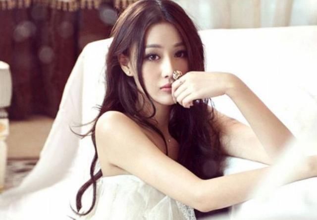 开心一笑:大半夜,夫妻吵架后,妻哭着来到闺蜜家