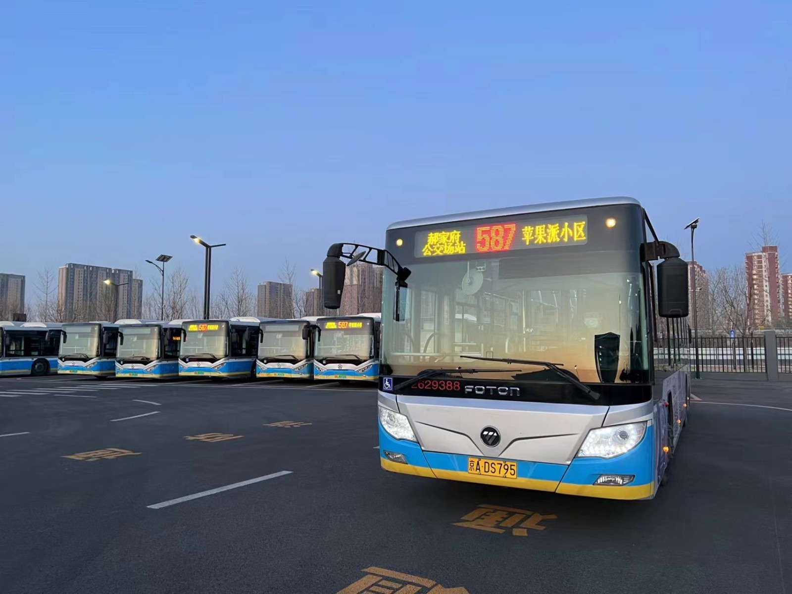 587路增设郝家府公交场站,通州杨坨桥西站,沿途增设地铁九棵树站,常营