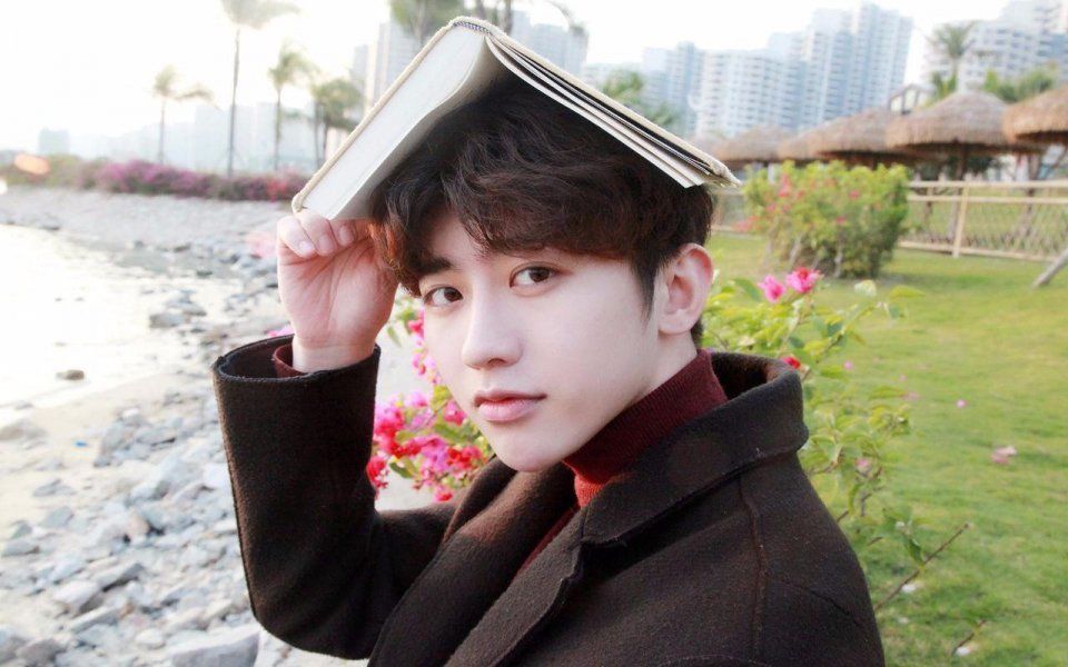 蔡徐坤爸妈是做什么的?蔡徐坤为什么那么火?