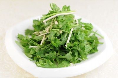 香菜煮水竟有神奇的功效,宝宝发烧这样吃,快速