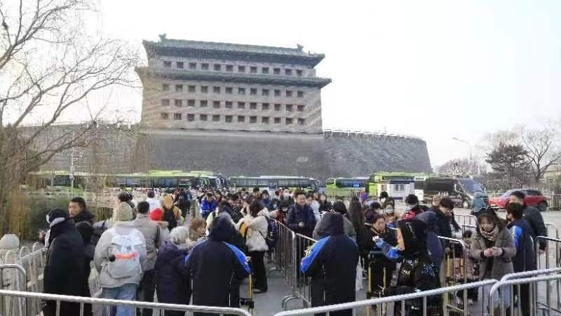 旅游877路公交多项举措应对大客流 服务游客假期便捷出行 旅游877路公交多项举措应对大客流 服务游客假期便捷出行