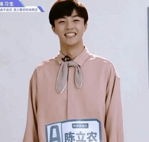 陈立农撩衣服,秒变茶杯兔,小心脏被俘获了!