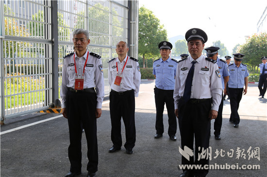 湖北省监狱管理局局长蒋国平深入汉江监狱调研