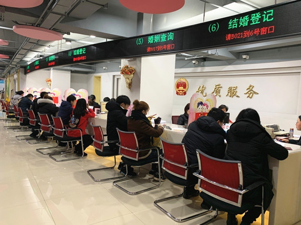 记者从浦东新区民政局获悉,今天,浦东新区一共办理结婚登记484对,居全