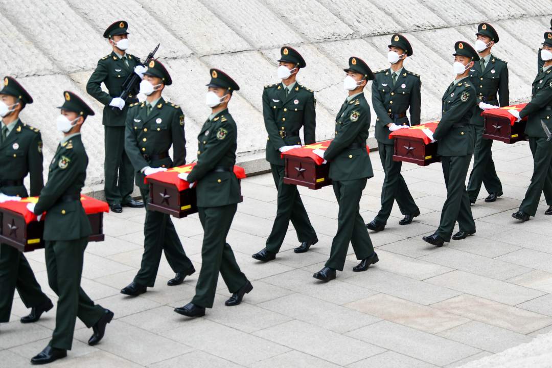 第八批在韩中国人民志愿军烈士遗骸安葬仪式在沈阳举行