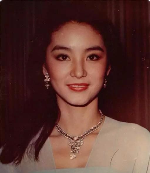 年轻时的林青霞到底有多美,全台湾男人都因她