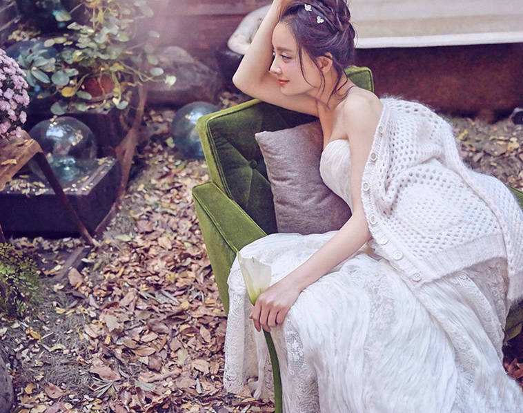 “槿汐姑姑”身材这么好！孙茜拍写真大秀好身材