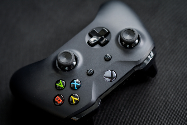 新款xbox one手柄上手体验:pc也能无线玩游戏