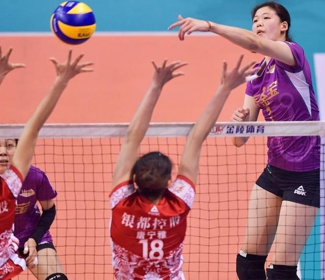 中国女排主攻李盈莹 t017bbd28a7689c0835.jpg?size=640x552