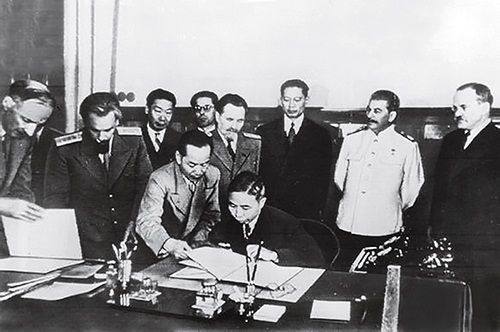 蒋经国问斯大林:为何非要外蒙古独立?斯大林的