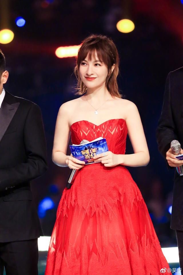 湖南春晚谢娜吴昕缺席,新主持应变能力不同凡