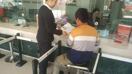 在银行存钱,应该听银行职员的建议吗?看完才知