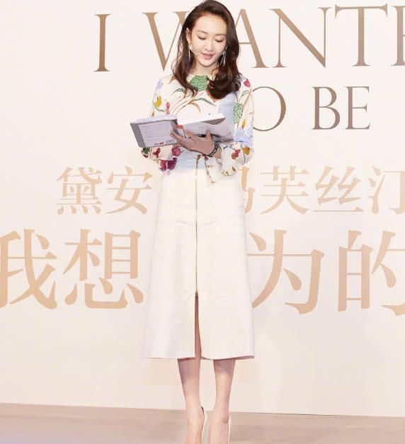 王鸥让人无法理解,居然穿20厘米的高跟鞋,干脆