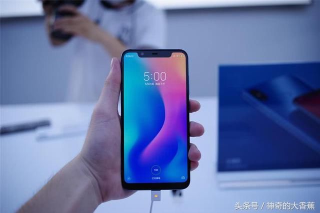 小米8SE相比于小米8差别在哪里?同学们来看