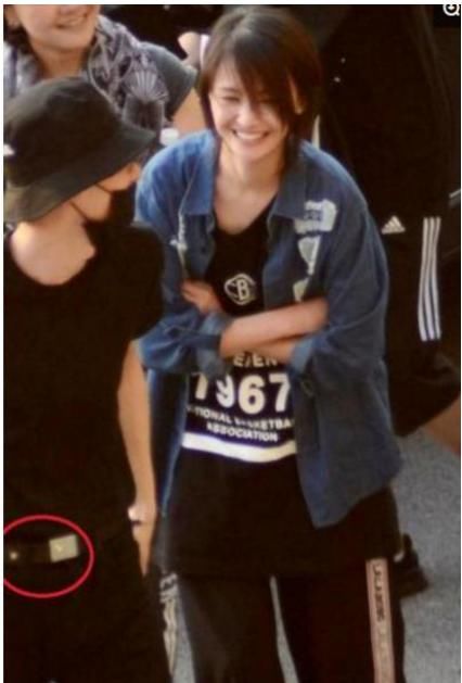 白敬亭因戏情陷郑爽,公开9字表白,网友:借郑爽