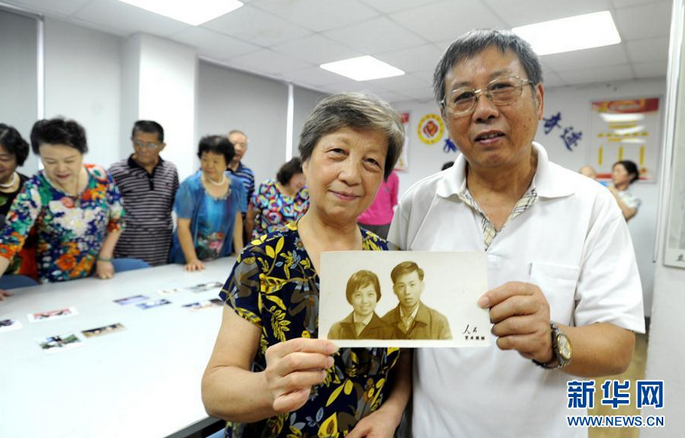 江苏苏州:老年夫妇“晒甜蜜”迎七夕 江苏苏州:老年夫妇“晒甜蜜”迎七夕