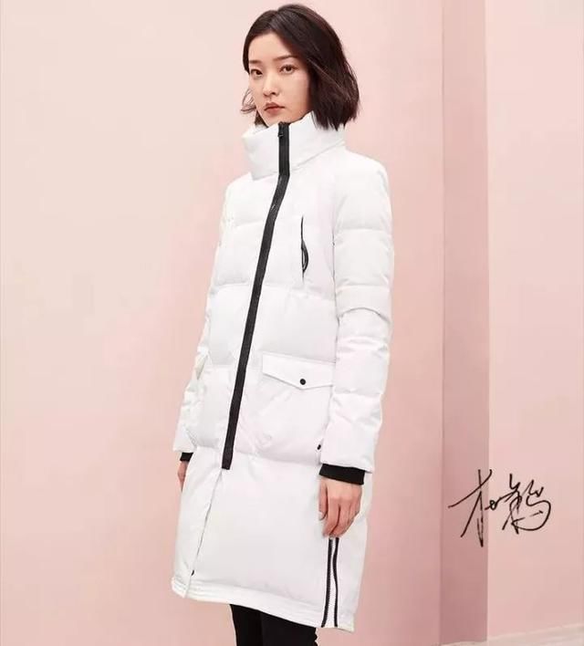 2017冬天,白色羽绒服火了!这样搭配时髦度飙升