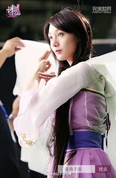 [郑爽][新闻]170805 郑爽诛仙片场新照曝光:仙女也帅气?