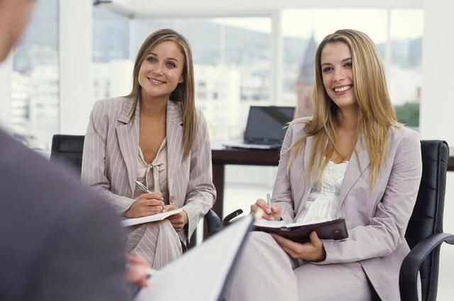 女面试官:9头牛10个秃子,打一成语?应届毕业生