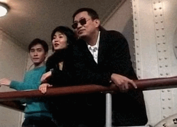 王家卫、张曼玉、梁朝伟接受拍照，世事变迁，内情曲折，这么经典的组合恐怕以后再也见不到了吧。