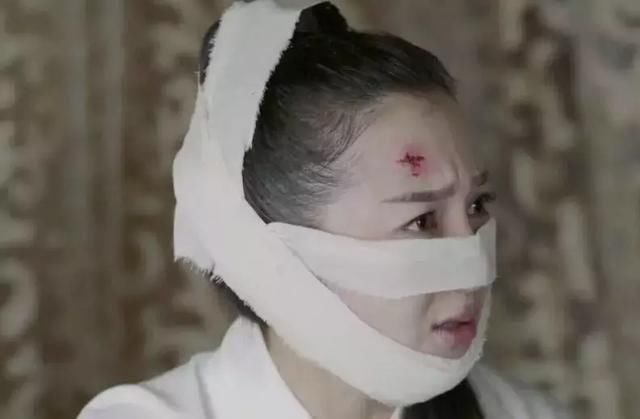 李依晓曾经被狗咬到破相,在《扶摇》中再次破