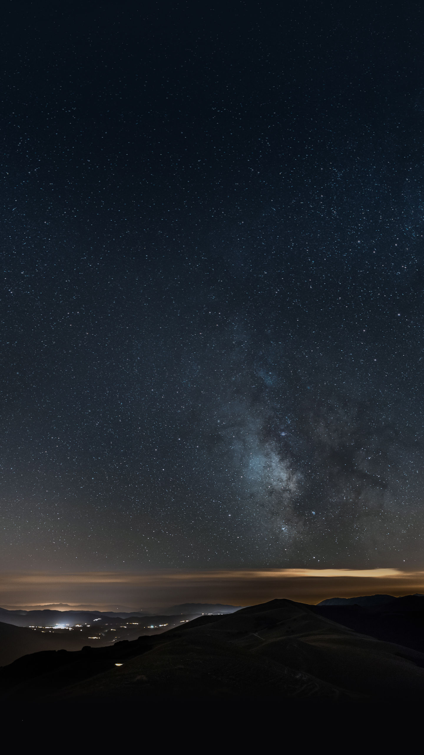 提取Vivo Xplay6,13张系统原生壁纸:适合4.7寸