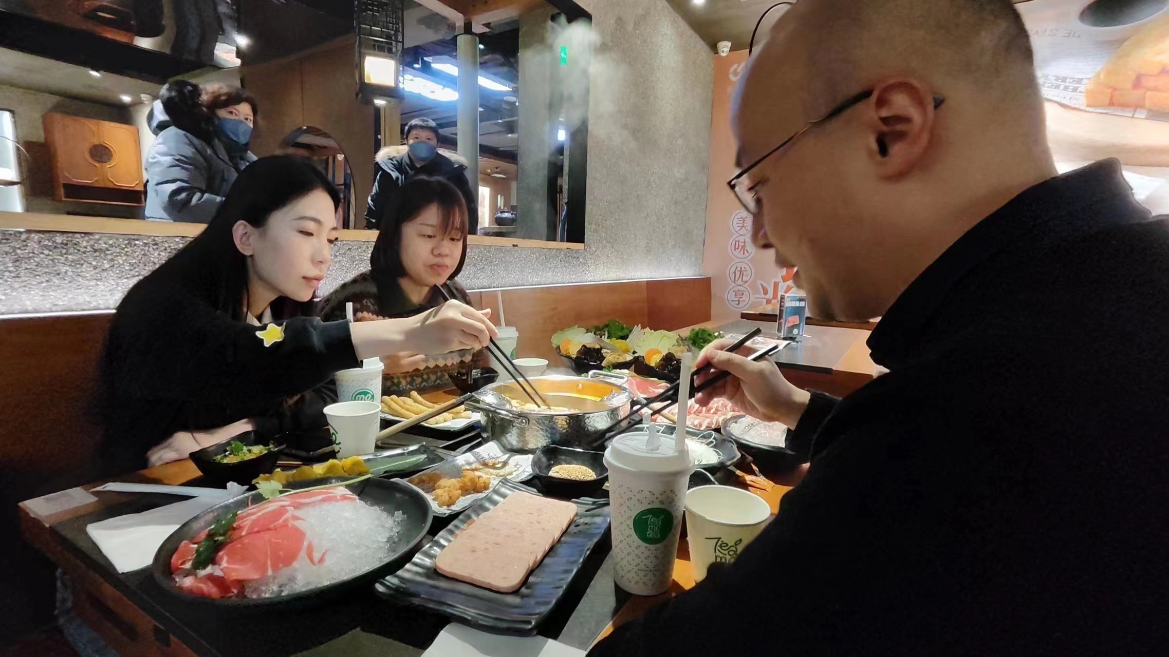 烟火气来了！堂食客流逐渐回升