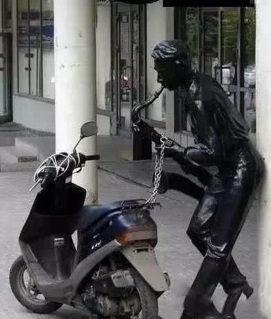 搞笑图片:锁车,我就服你