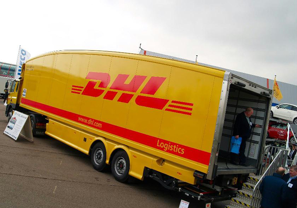 女孩投诉快递员反遭毒打:如何保障用户安全?