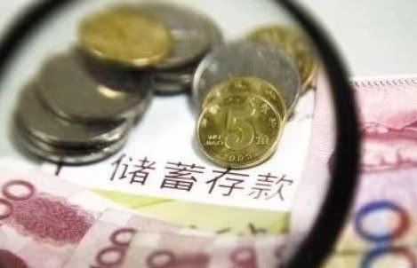 如果把500万人民币存进银行,光靠利息能过上什