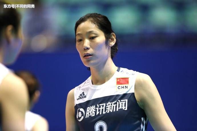 中国女排江门站比赛 这两人本年度合作首秀是