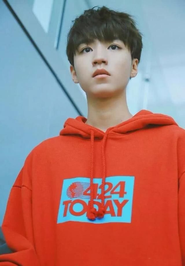 王俊凯卫衣胸前有三个数字,这些数字组合起来