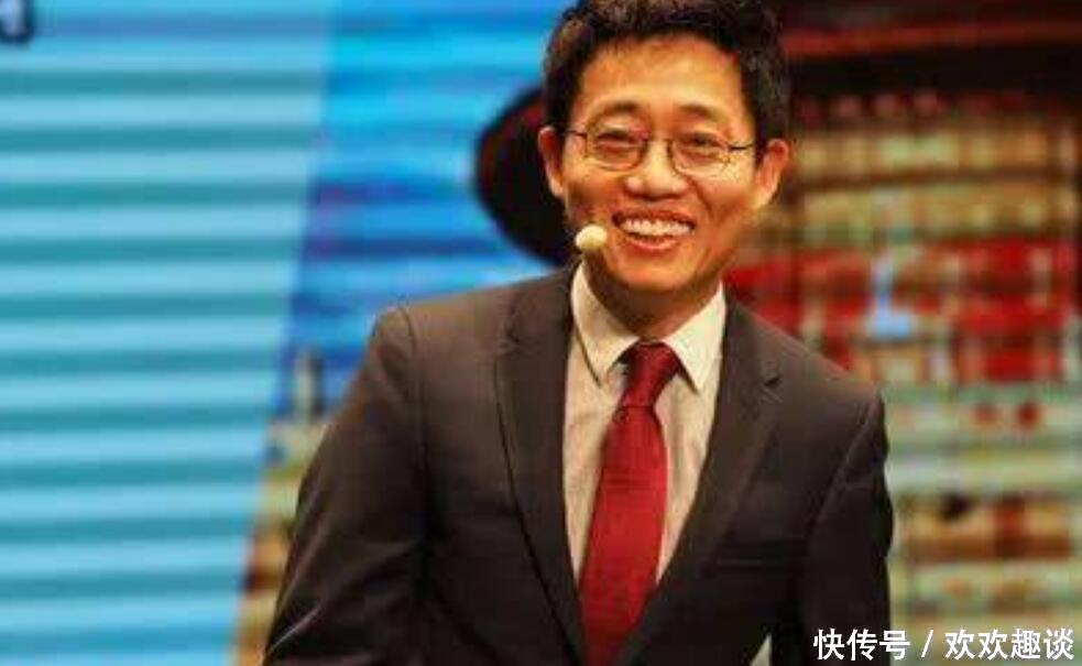 美籍主持人建议解散国足,鲁能球员:国足轮不到