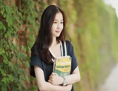 她靠湖南卫视综艺走红,如今出演热播电视剧收