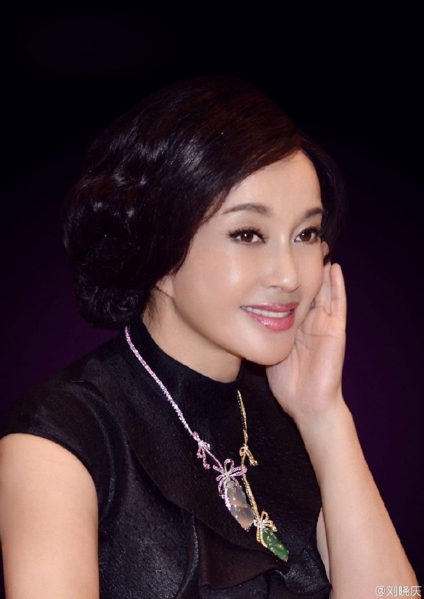 刘晓庆现身,皮肤松弛皱纹明显!网友:这才是62岁该有样子