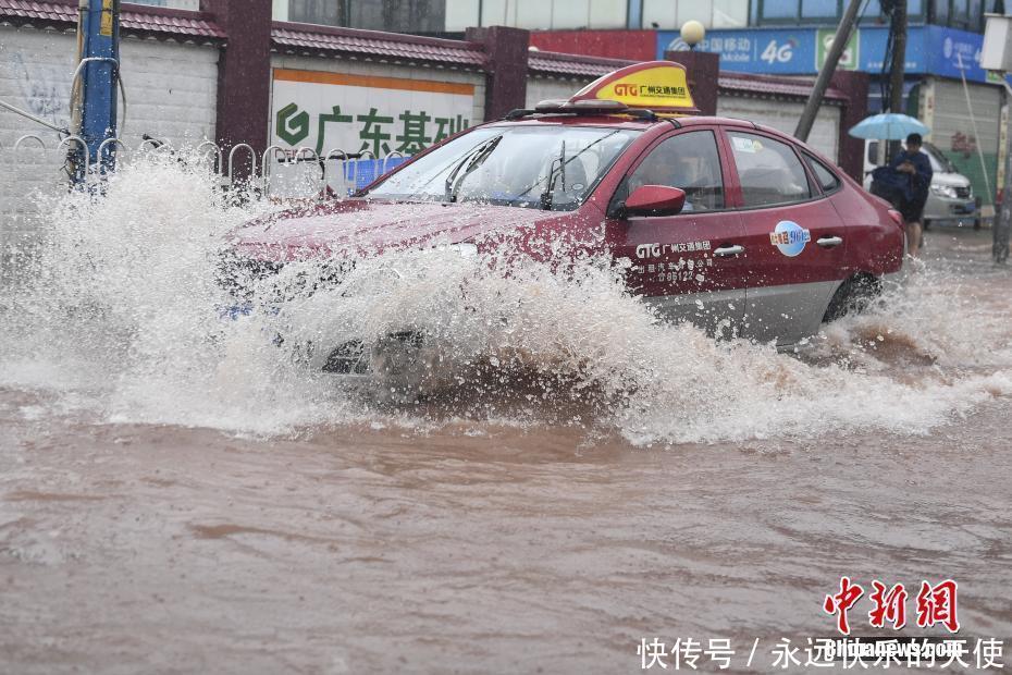 台风艾云尼携暴雨袭击广州 市区多处成泽国