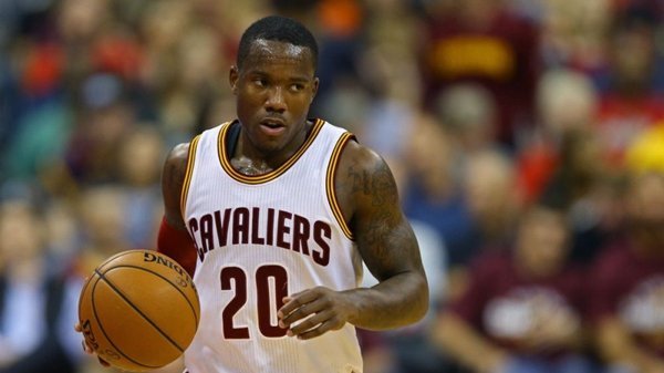 官方:骑士从发展联盟召回费尔德