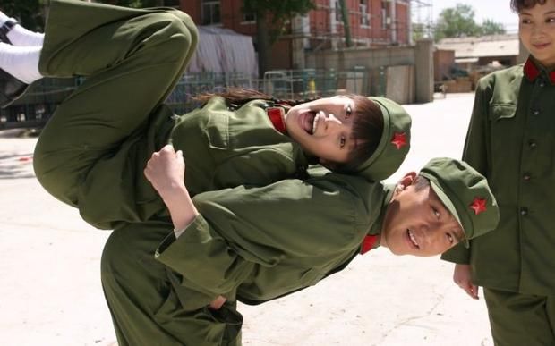 孙俪力拼三胎成功!手扶大肚近照满屏孕味,邓超