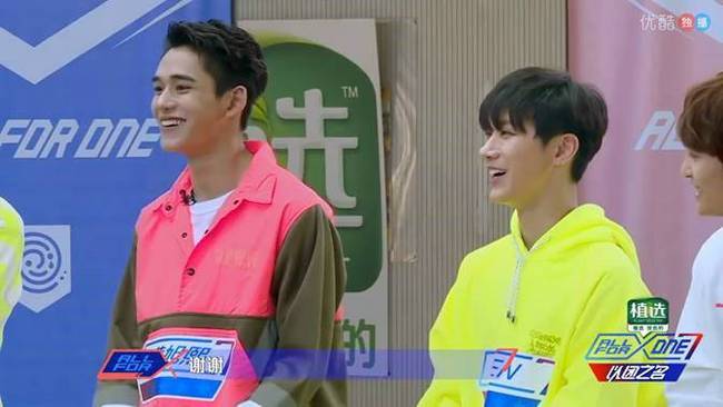 在1月31号播出的优酷综艺节目《以团之名》中,威神v为了鼓励新生们