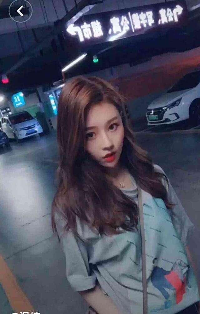 抖音最美空姐出现,颜值不输温婉?网友:又一个