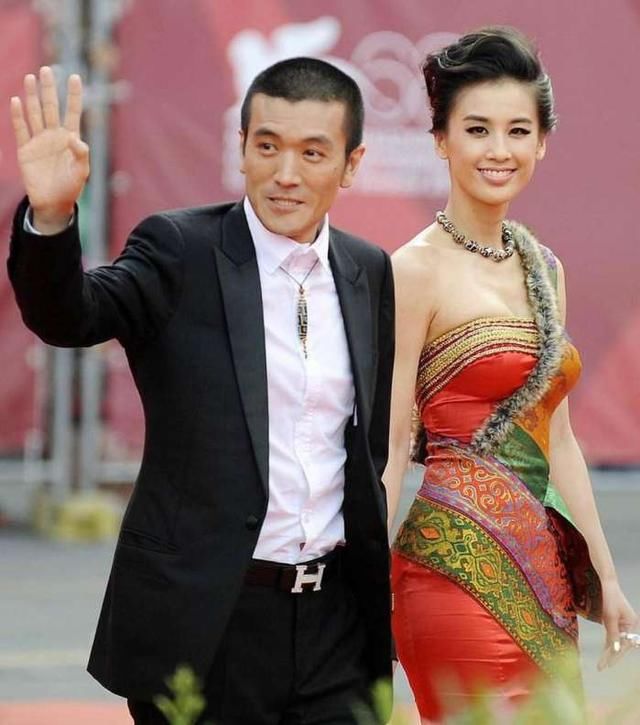 杨子承认每年给黄圣依2亿的零花钱 网友 贫穷限制了我的想象!