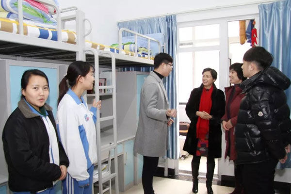 温暖相伴迎新春 阳光义工爱心社慰问新疆学子