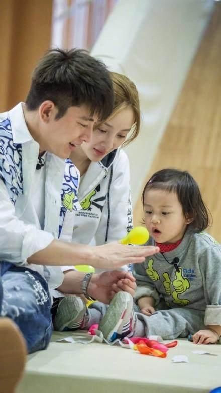 贾乃亮终于回应李小璐事件,看了长文的李小璐