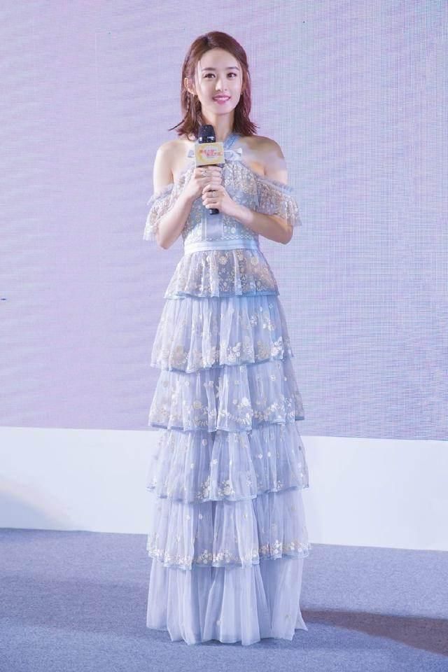 真服了赵丽颖,蛋糕裙也能穿出骨感美!网友:也只