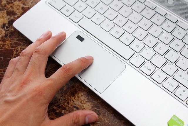 金属质感,超窄边框的机械革命 S1 笔记本是怎样