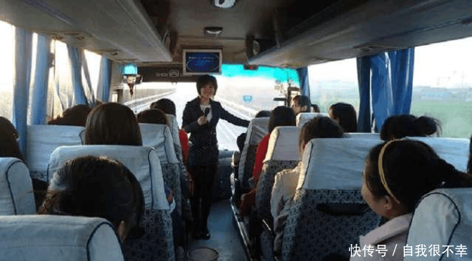 去泰国旅游过关时要给小费, 是为了方便通关, 还