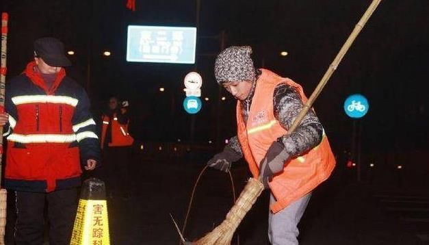 韩红被骂面子工程怒晒捐款名单!捐款名单里唯