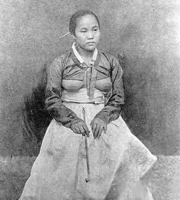 100年前朝鲜妇女流行穿露奶装,后被日本残酷压