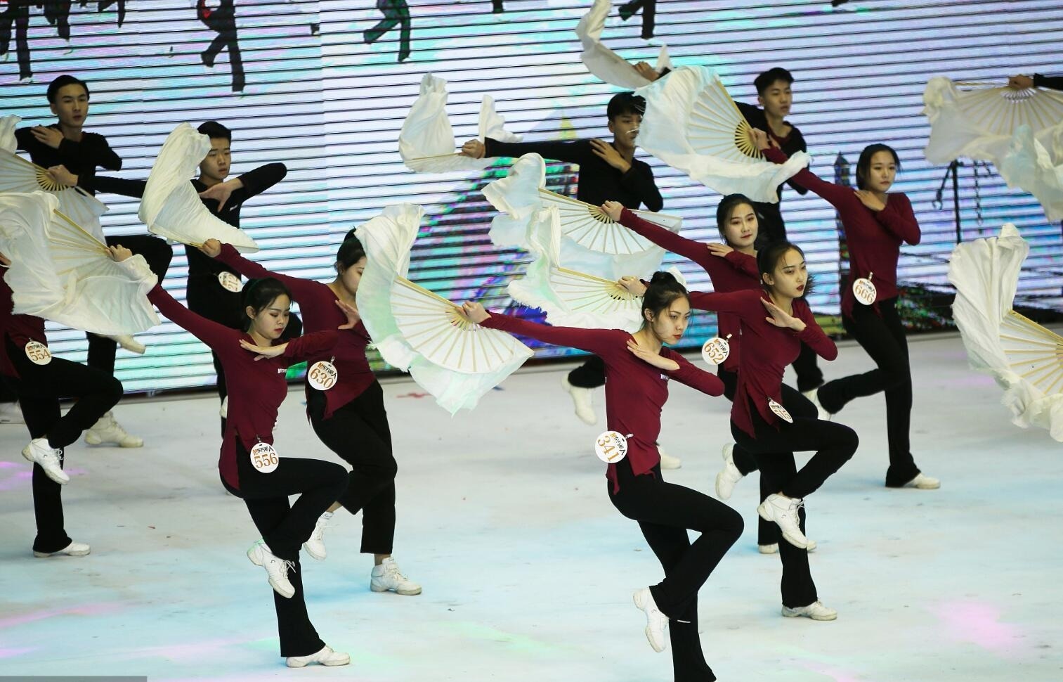 2018年12月28日，青岛大学体育馆内，2019东方丽人第十四届全国高校模特·空乘专业推介会在这里举行，近千余名山东省的艺考生前来参加。现场考生们进行了泳装、晚装和才艺表演，展示了完美的自我。