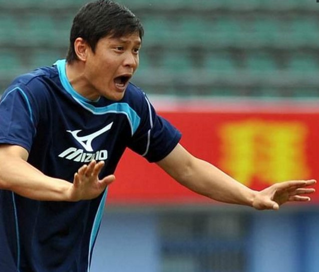 中国收入最高的球星,三度结婚终娶小17岁女友